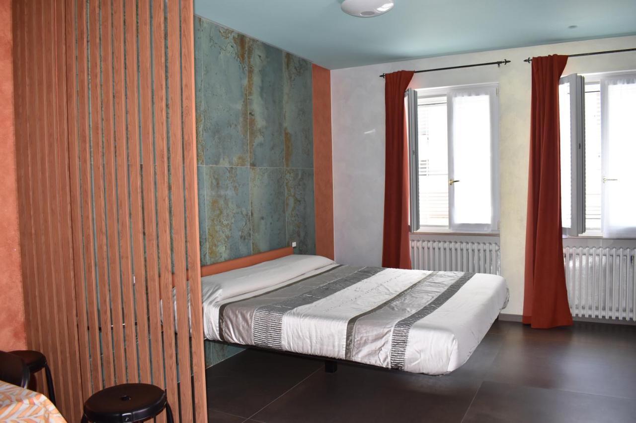 Garda Fantasy Apartment - Jacuzzi Дезенцано-дель-Гарда Экстерьер фото