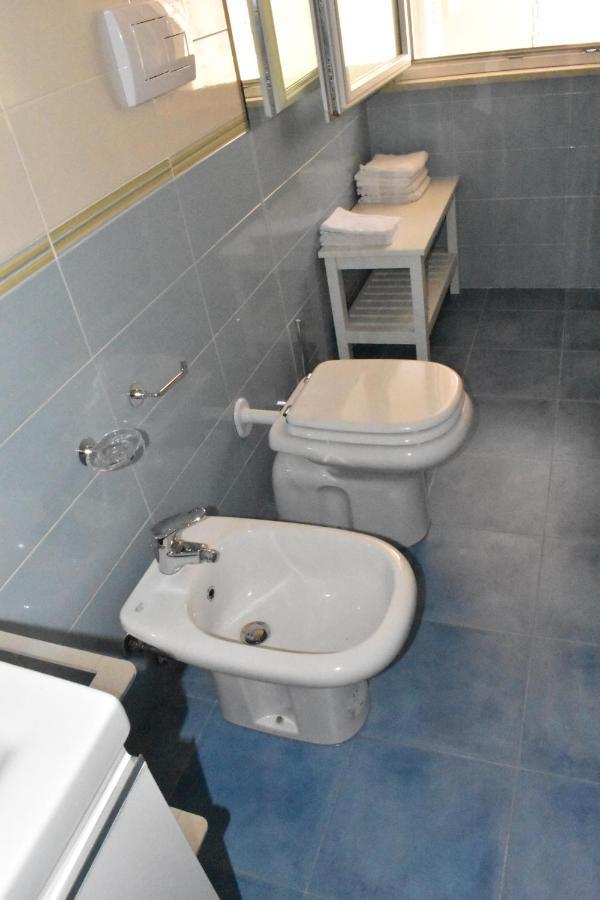 Garda Fantasy Apartment - Jacuzzi Дезенцано-дель-Гарда Экстерьер фото