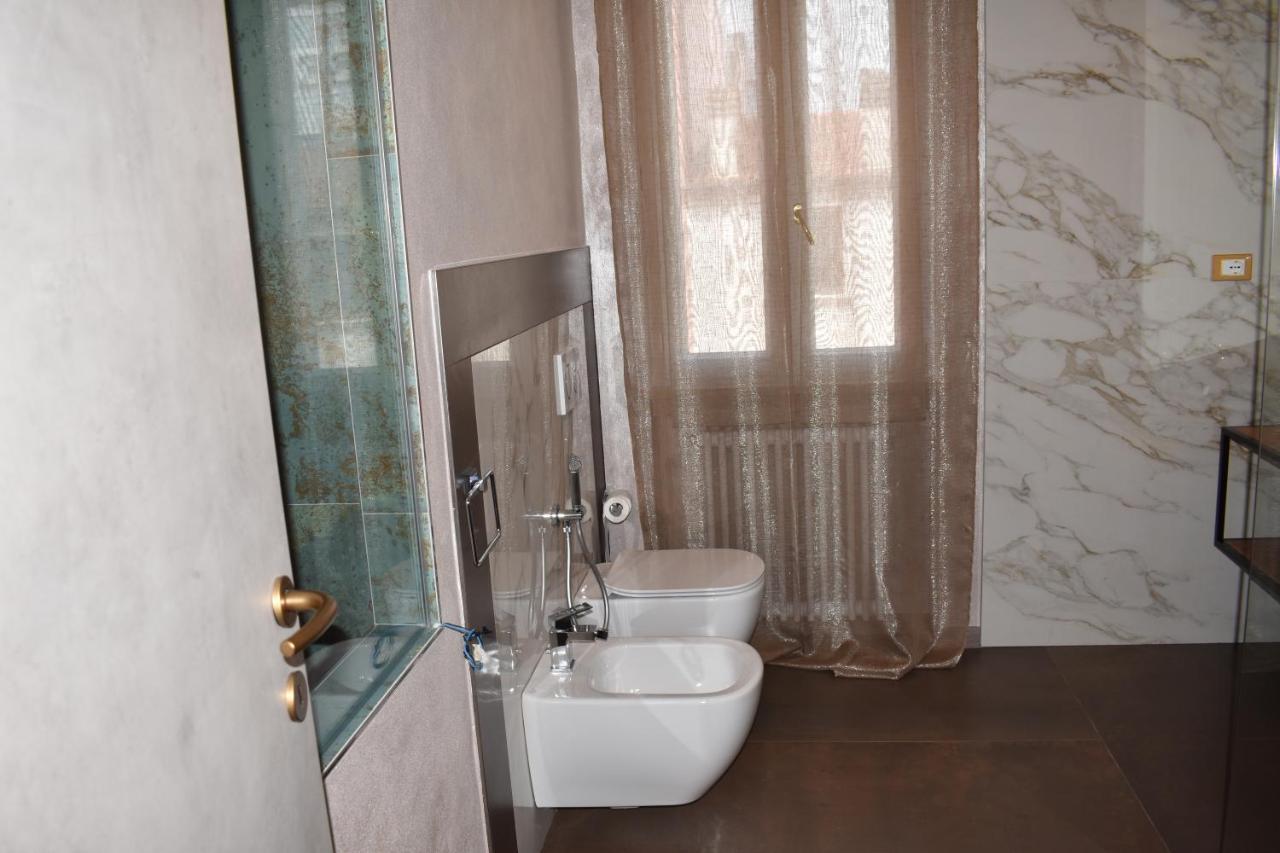 Garda Fantasy Apartment - Jacuzzi Дезенцано-дель-Гарда Экстерьер фото