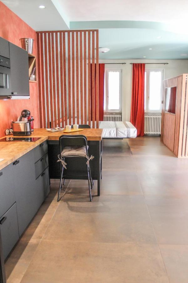Garda Fantasy Apartment - Jacuzzi Дезенцано-дель-Гарда Экстерьер фото