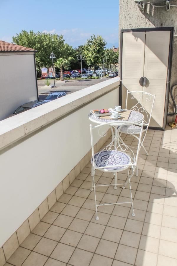 Garda Fantasy Apartment - Jacuzzi Дезенцано-дель-Гарда Экстерьер фото