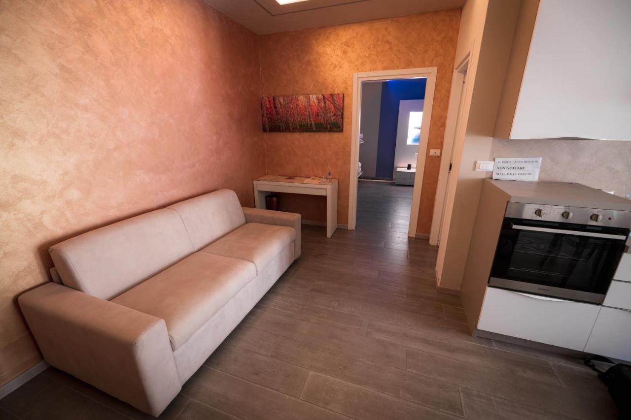 Garda Fantasy Apartment - Jacuzzi Дезенцано-дель-Гарда Экстерьер фото