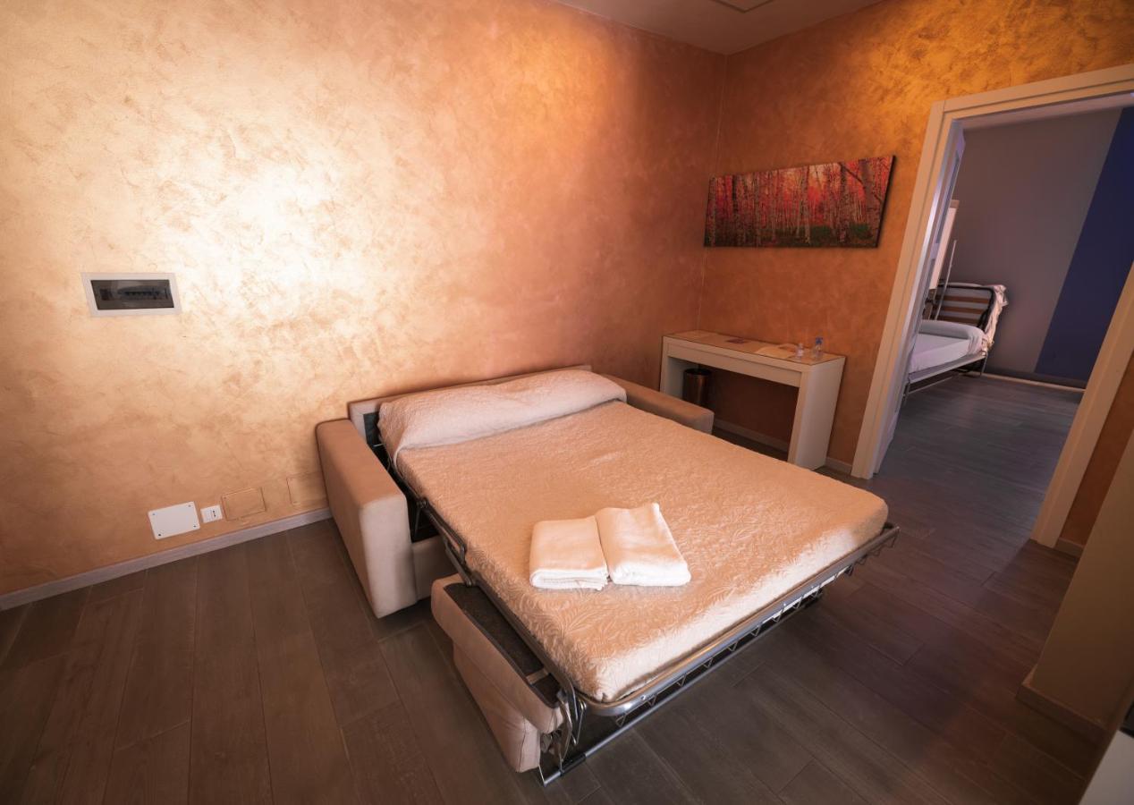 Garda Fantasy Apartment - Jacuzzi Дезенцано-дель-Гарда Экстерьер фото