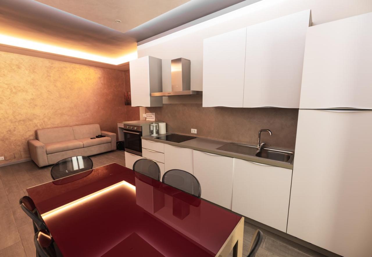 Garda Fantasy Apartment - Jacuzzi Дезенцано-дель-Гарда Экстерьер фото